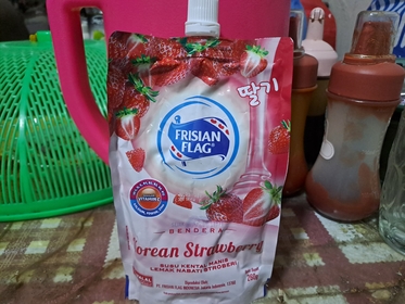 Frisian Flag Korean Strawberry