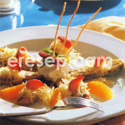 Pisang Bakar Dengan Stroberi Keju